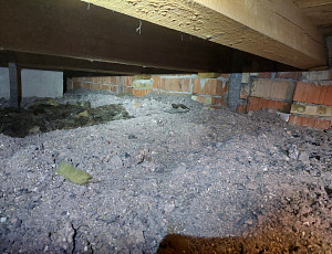 Zateplení domu s pultovou střechou pomocí foukané izolace